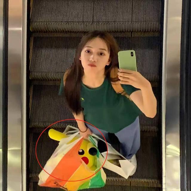吴亦凡最全恋情锤来了!为绯闻女友帮宋祖儿宣传,热狗曾说漏嘴