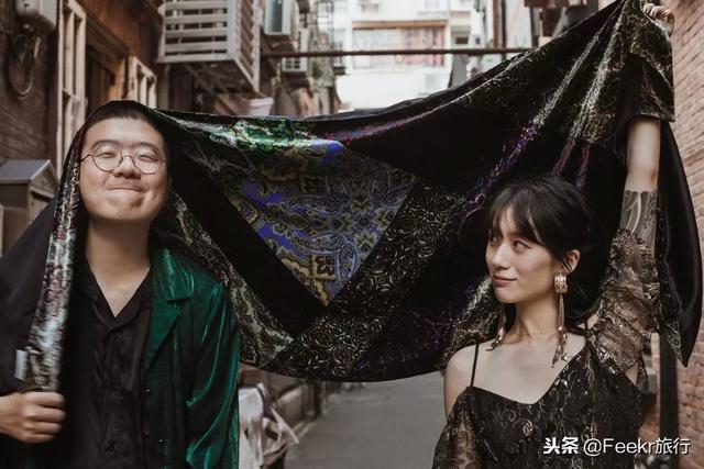 李诞自曝结婚,他和黑尾酱在一起的日常简直是情侣拍照指南!