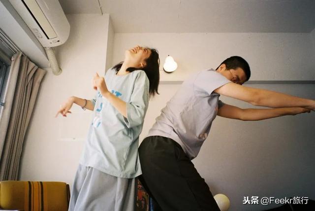 李诞自曝结婚,他和黑尾酱在一起的日常简直是情侣拍照指南!