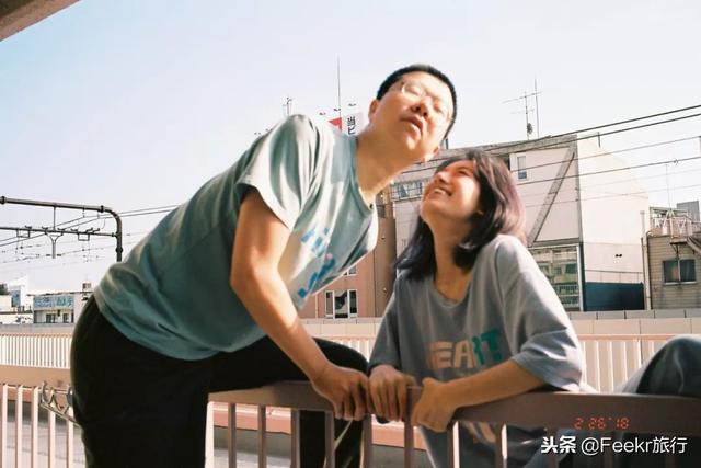 李诞自曝结婚,他和黑尾酱在一起的日常简直是情侣拍照指南!
