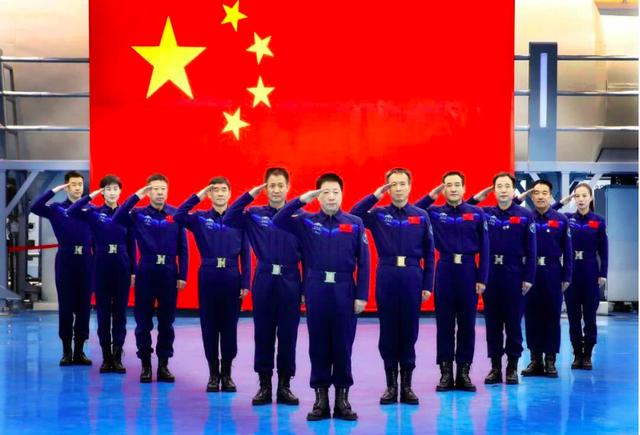 神舟十二号发射成功,57岁聂海胜三巡太空,我国为何不选年轻人