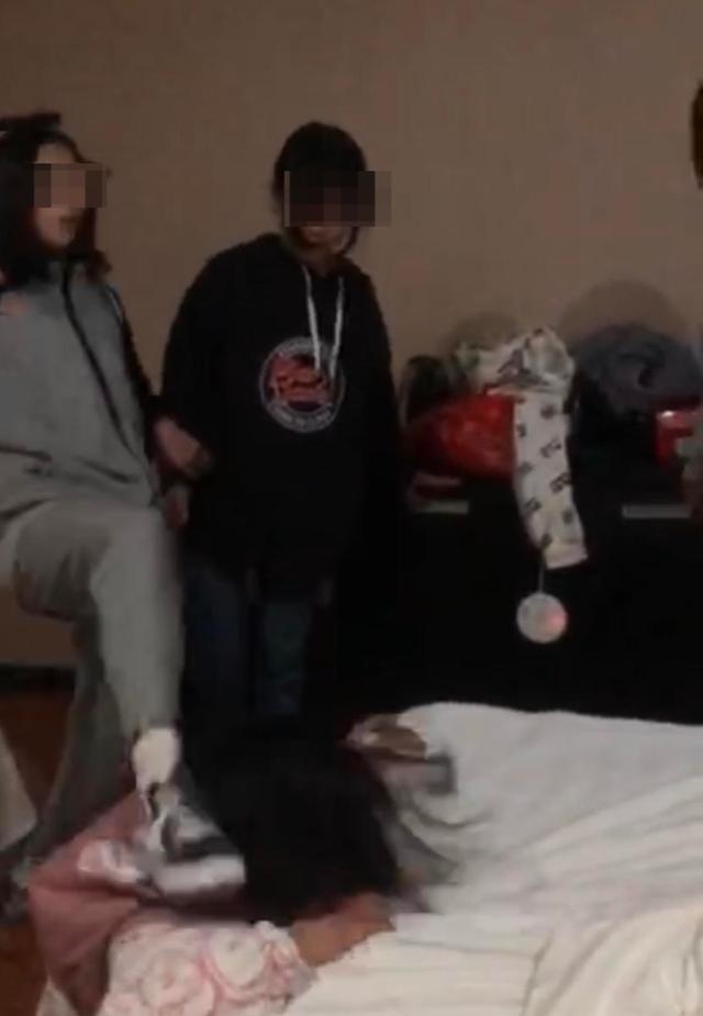 小学生在学校遭到校园暴力(校园暴力事件警方通报) 小学生在学校遭到校园暴力(校园暴力事件警方通报)