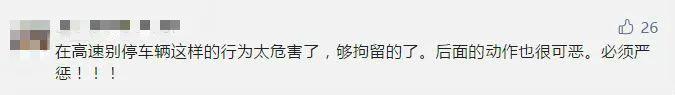 北京街头,摩托骑手斑马线礼让行人,却遭后车不满恶意别车…