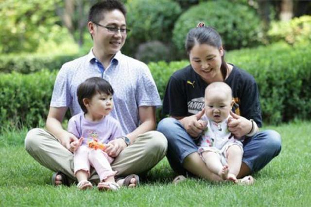 2021年又有专家提出新的二胎催生政策,有夫妻欢喜,有夫妻更愁