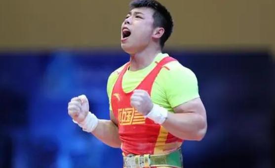 父亲罹患脑癌去世,母亲靠打工养全家,谌利军举重冠军来之不易
