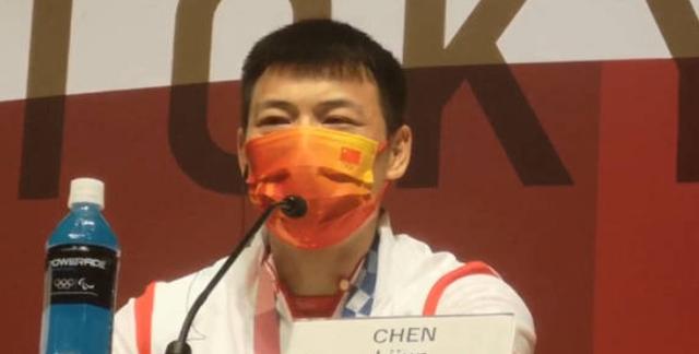 父亲罹患脑癌去世,母亲靠打工养全家,谌利军举重冠军来之不易