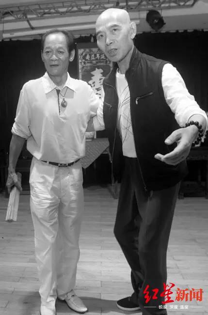 四川曲艺大师罗世忠去世享年74岁 师弟李伯清送花圈致哀