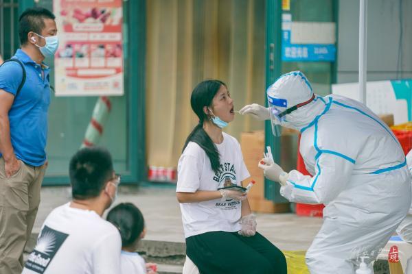 上海新增2例本土确诊,松江一小区实施封闭进行核酸检测