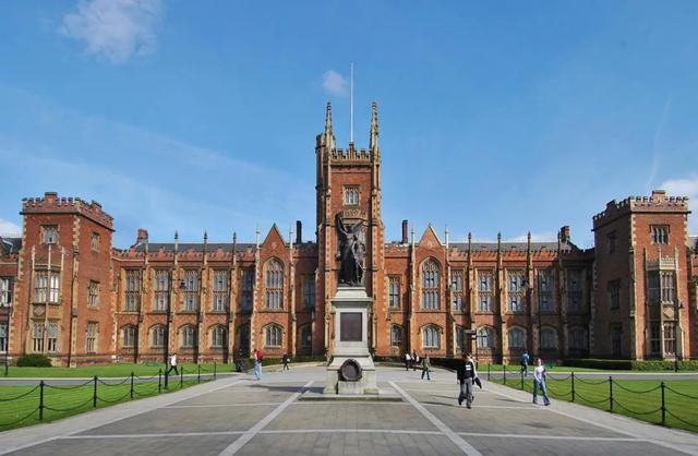 英国女王大学:世界一流研究型大学,超3亿英镑打造的现代化校园