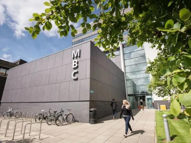 英国女王大学:世界一流研究型大学,超3亿英镑打造的现代化校园
