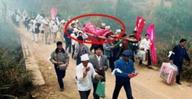 男子结婚拒妻圆房(男子抱妻尸体睡7年) 男子结婚拒妻圆房(男子抱妻尸体睡7年)