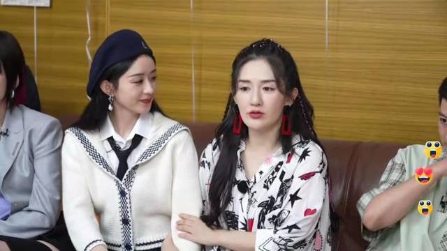 谢娜生二胎后正式复工状态超好,与赵丽颖牵手拥抱尽显闺蜜情深