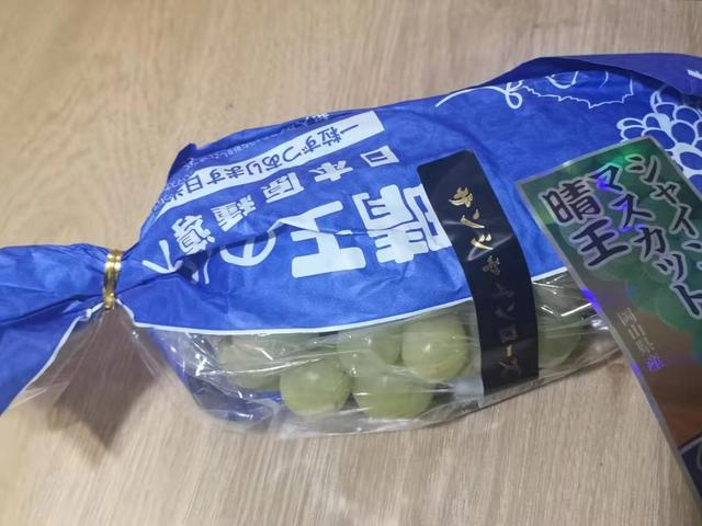 都叫阳光玫瑰葡萄,100元/串的和9元/串的,区别有多大?