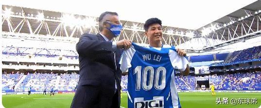 破案了,武磊压哨绝杀为何会被吹掉?慢镜头给出答案,武磊很无奈