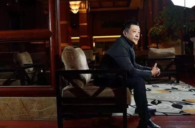 海底捞张勇发家史:夺兄弟股权,举家移民操作上市,他怎样了?