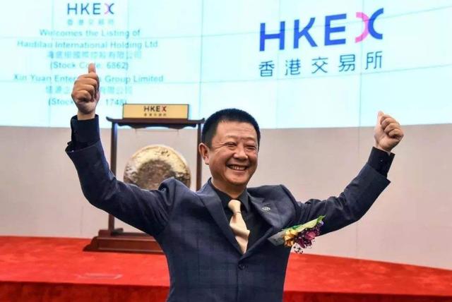 海底捞张勇发家史:夺兄弟股权,举家移民操作上市,他怎样了?