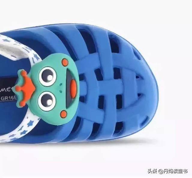 太可怕!看了美国儿科学会,给孩子买错凉鞋会影响生长发育