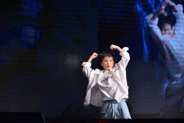 七个“一零后”天府少年团今天出道