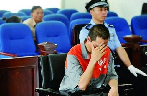 长春男子当街砍死一对母女,因情感纠纷,感情上的事要用命谈吗?