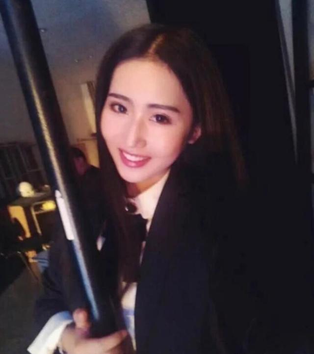 赵丽颖多次被曝已与冯绍峰离婚,孩子非亲生,夫妻怒发声明辟谣