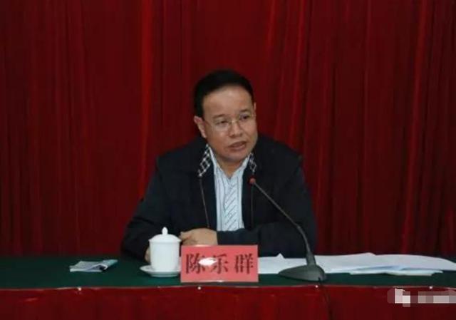 广东汕头贪官落马记:58岁包养情人生儿子,退休前3天落网