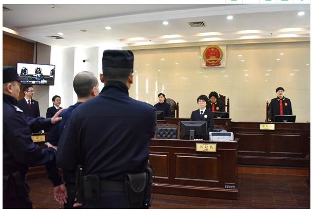 广东汕头贪官落马记:58岁包养情人生儿子,退休前3天落网