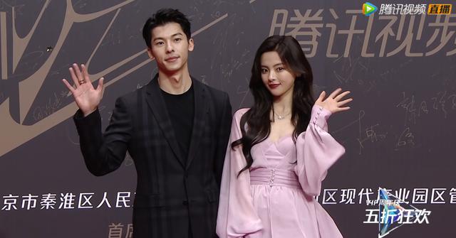 红毯造型两极分化:唐嫣产后回春热巴美貌封神,4大顶流却遭群嘲