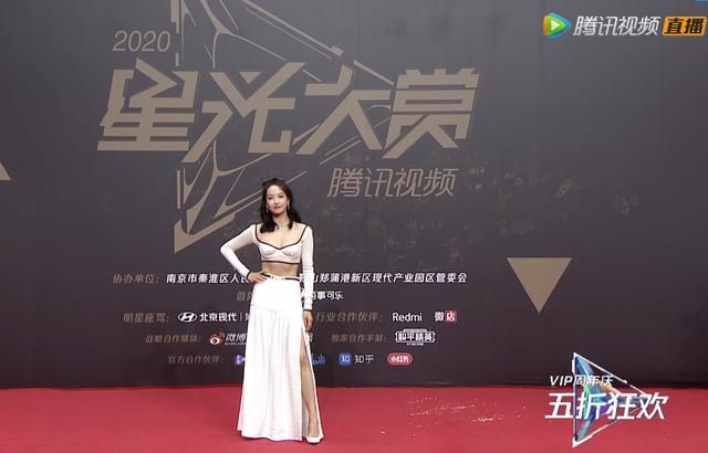 红毯造型两极分化:唐嫣产后回春热巴美貌封神,4大顶流却遭群嘲