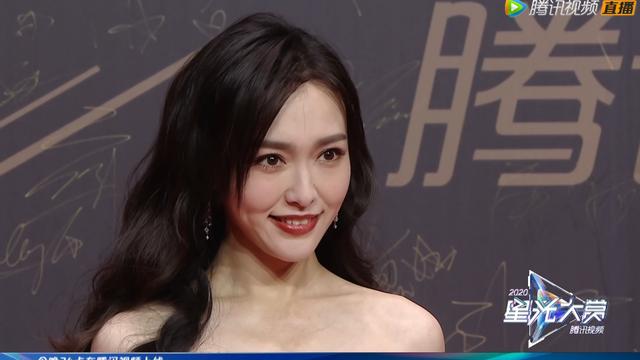 红毯造型两极分化:唐嫣产后回春热巴美貌封神,4大顶流却遭群嘲
