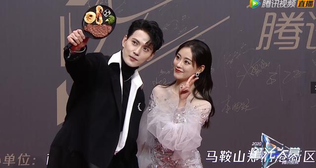 红毯造型两极分化:唐嫣产后回春热巴美貌封神,4大顶流却遭群嘲