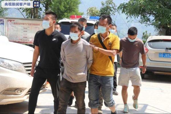 缉毒现场!负伤民警勇斗毒贩 抓获6人 缴毒12.18公斤