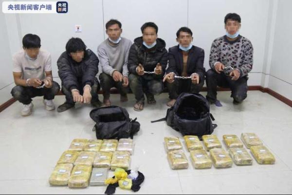 缉毒现场!负伤民警勇斗毒贩 抓获6人 缴毒12.18公斤