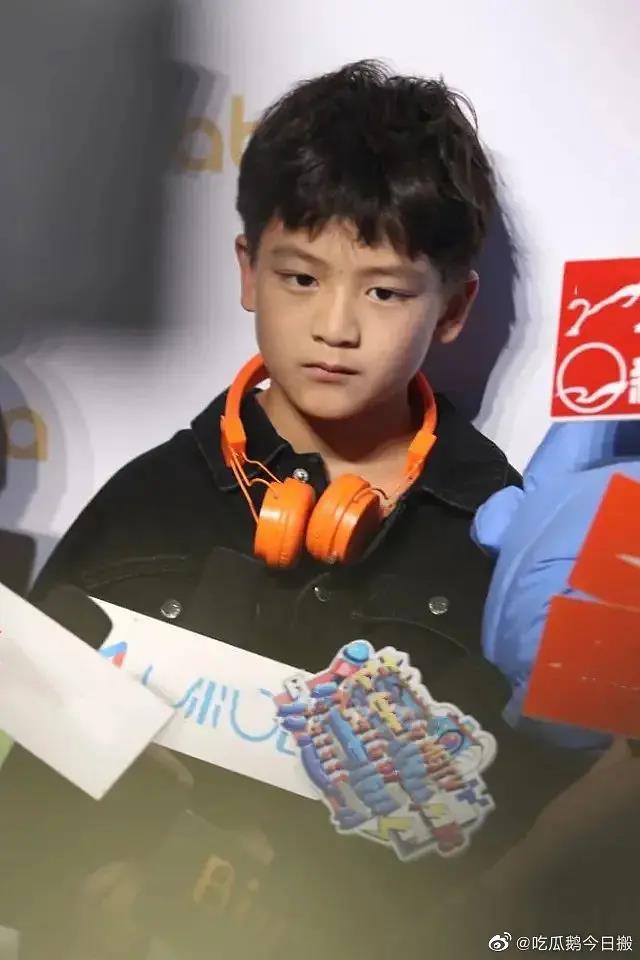 星二代近照:诺一安吉Kimi都胖了,天天的身高就快追上钱枫了