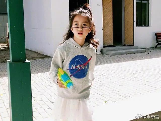 星二代近照:诺一安吉Kimi都胖了,天天的身高就快追上钱枫了