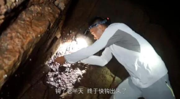 北上广的中年男人们,半夜偷偷看“海王”