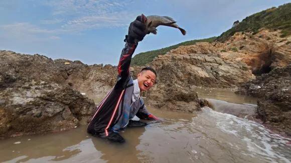 北上广的中年男人们,半夜偷偷看“海王”