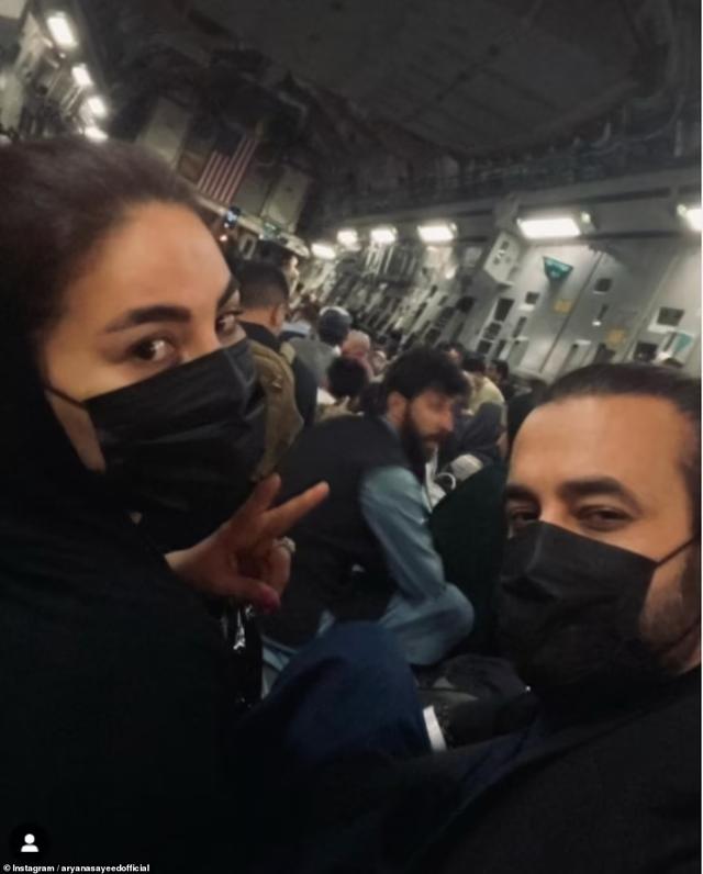 著名女歌手乘美军运输机逃离阿富汗...