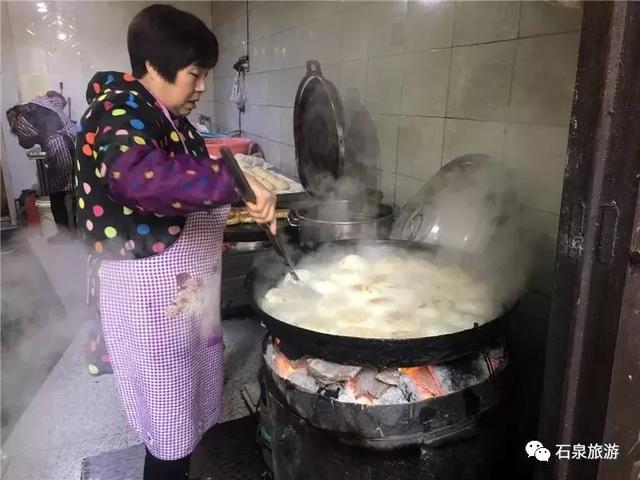 归乡的游子们，回家了一定要尝尝石泉味道