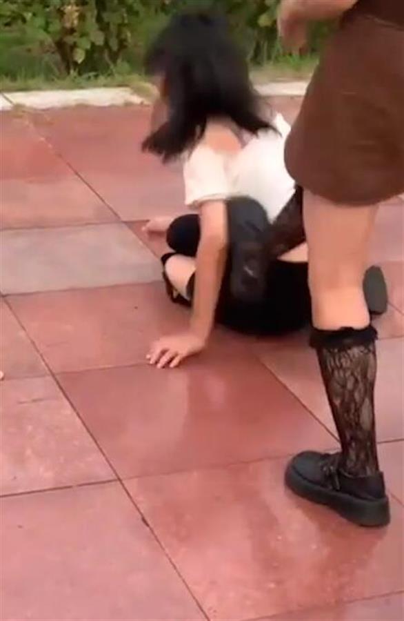 又见未成年人霸凌!江西抚州一女生公园内被群殴,5人被处行政拘留