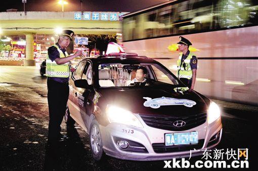 出租车拒载最高可罚2000元 司机以交班为由拒载可投诉