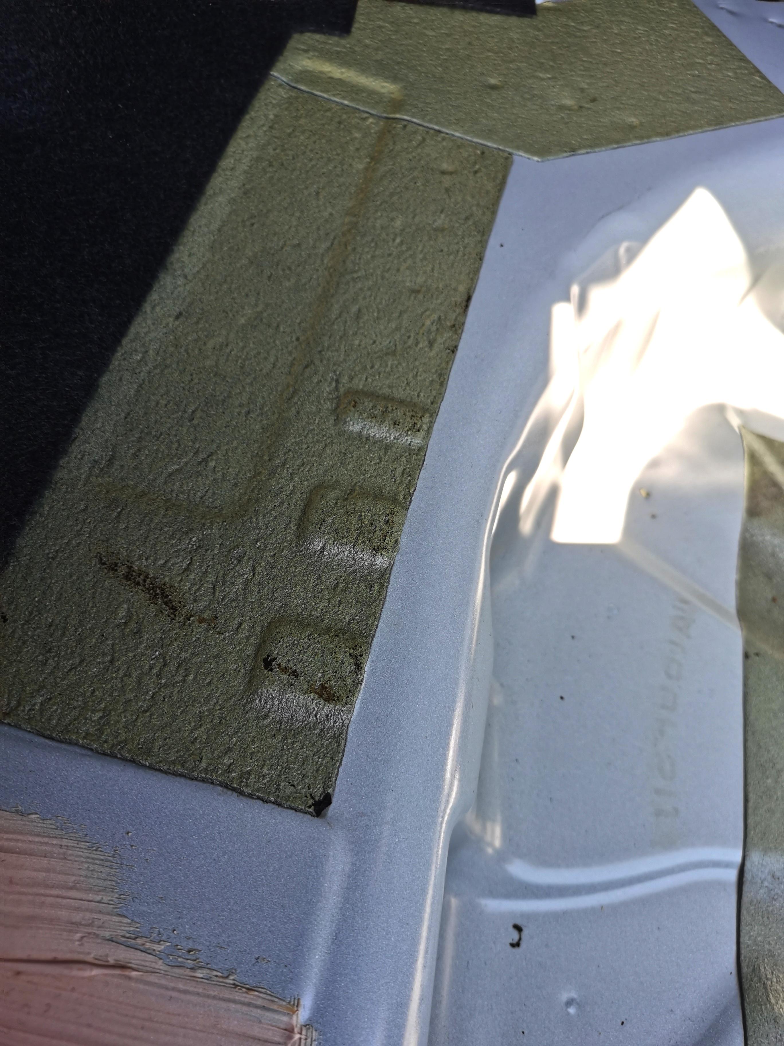 长安福特 劣质密封胶和沥青止震板散发的橡胶味