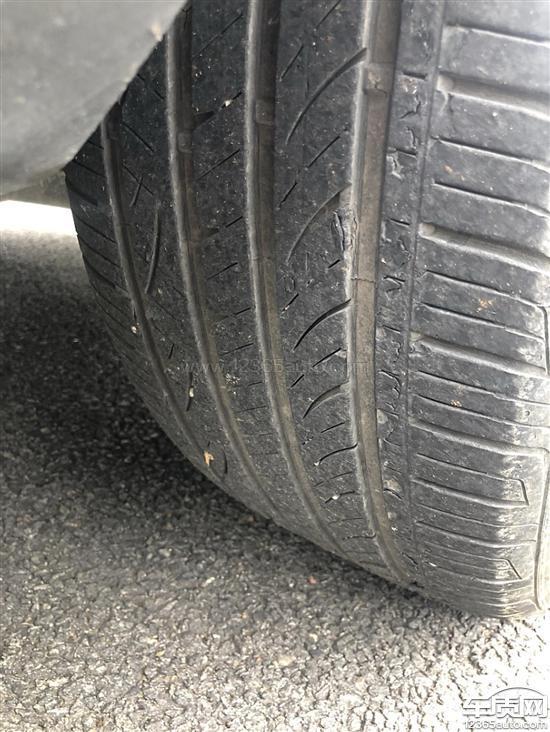 2018款 2.3T 精英版,进口福特探险者韩泰轮胎起皮店内不予索赔 2018款 2.3T 精英版,进口福特探险者韩泰轮胎起皮店内不予索赔