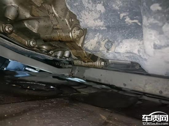 2021款 249PS R-Dynamic SE 性能科技版 5座,奇瑞捷豹路虎发现运动版发动机有漏油的现象 2021款 249PS R-Dynamic SE 性能科技版 5座,奇瑞捷豹路虎发现运动版发动机有漏油的现象