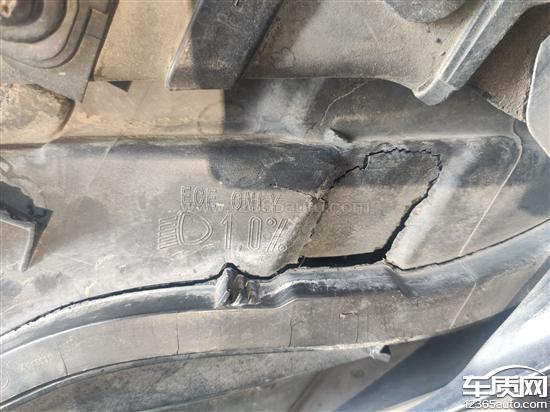 2014款 35 FSI CVT 豪华型,一汽大众奥迪A6L大灯外壳老化碎裂 2014款 35 FSI CVT 豪华型,一汽大众奥迪A6L大灯外壳老化碎裂